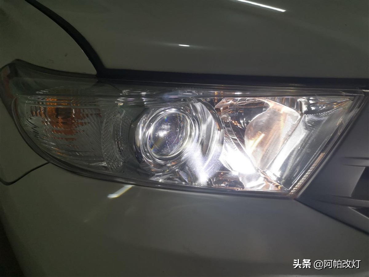 汉兰达改原厂led车灯,09款汉兰达双光透镜泪眼日行灯
