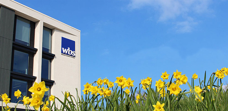 年轻有实力，世界百强+英国TOP10不倒翁，别说华威大学野鸡了