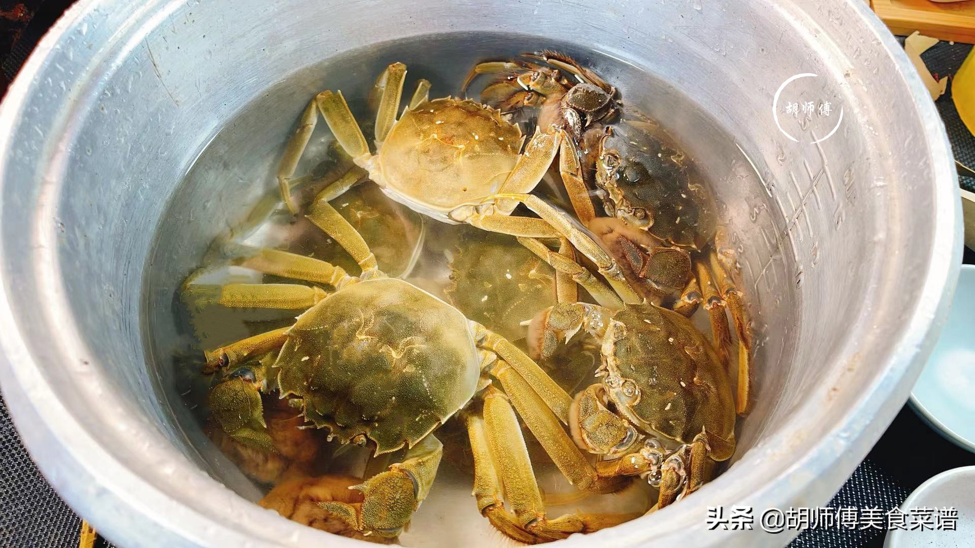 保存螃蟹需要套塑料袋吗,保存螃蟹可以叠着放吗