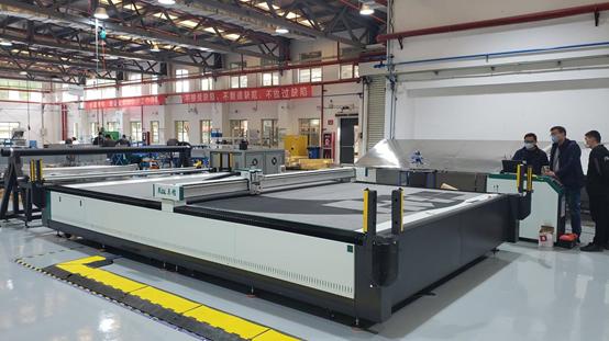 85后小伙卖衣服,山东小伙卖给外国人服装