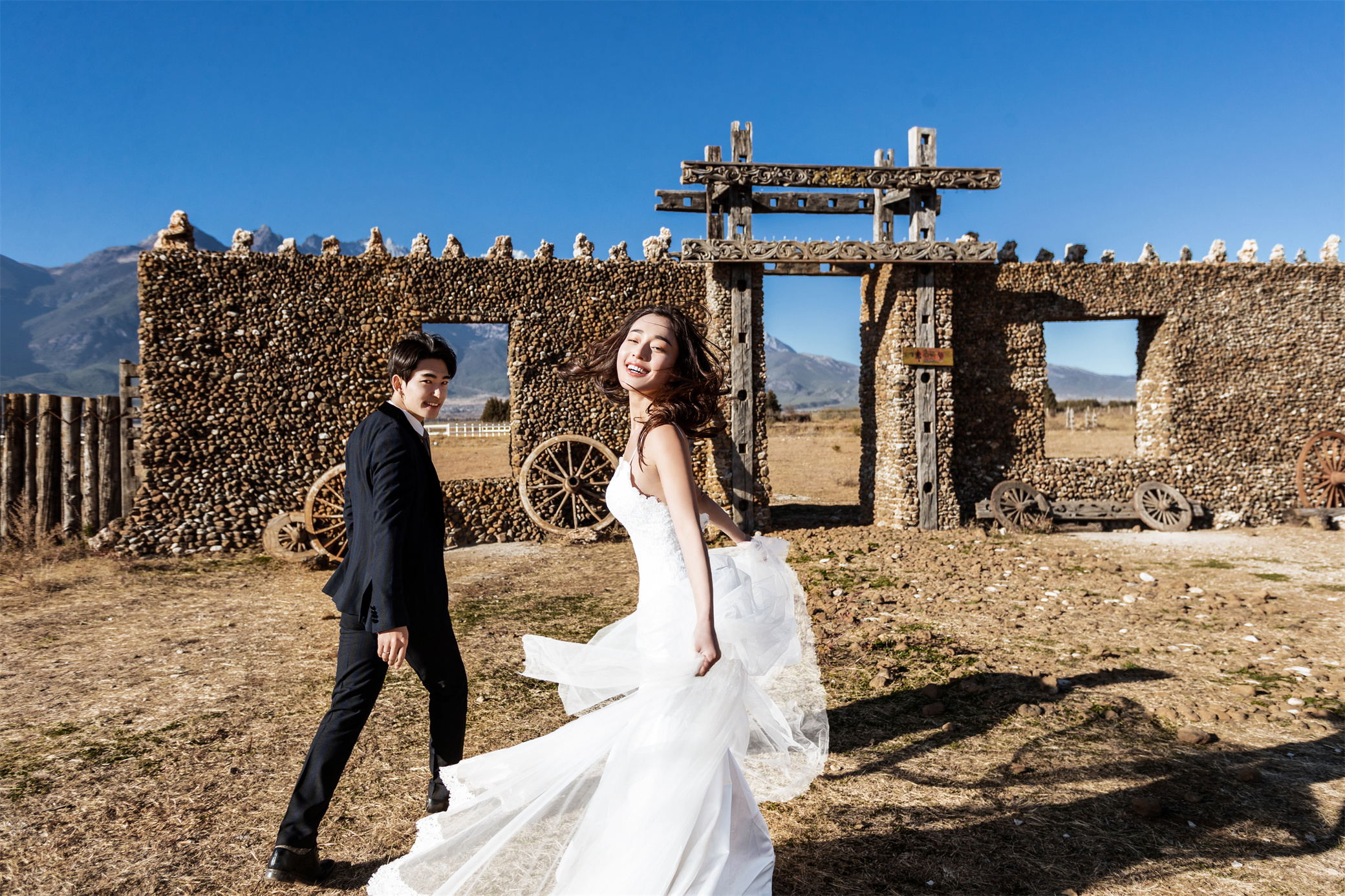 现代经典婚纱摄影丽江,恰遇好景