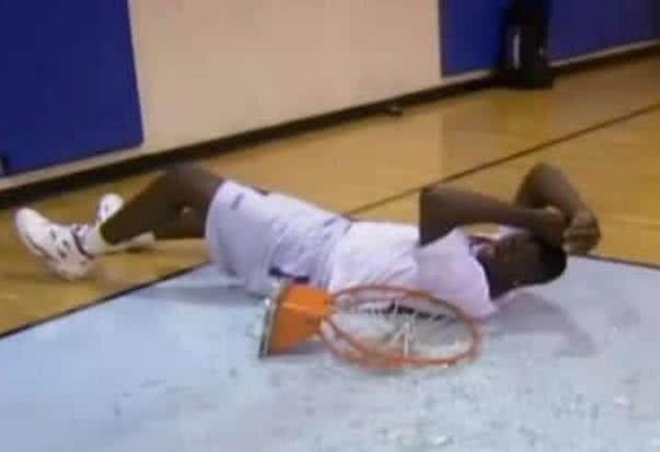 室外篮球板用什么板材,篮球板塑胶