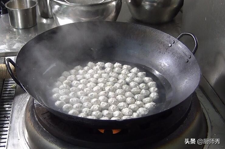 猪肉丸子怎么做好吃又嫩视频,猪肉丸子怎么做又滑又嫩又好吃