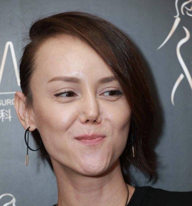 44岁前亚姐现状,前亚姐现在的照片