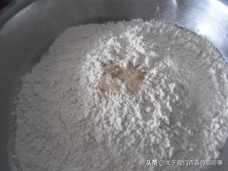 发面,最忌面粉直接加酵母!牢记4点,发酵又快又好,轻松发满盆