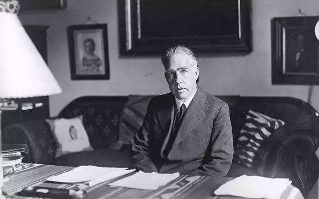 玻尔：丹麦国脚踢进奥运会斩获银牌，跨界当数学家还是菲尔兹主席