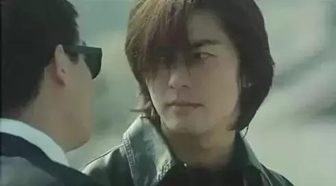 一首《十七岁》之于香港娱乐圈，就是半部《春秋》