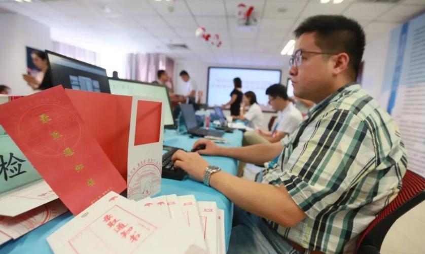 低于本科线20分以内补录还是专科,和本科线差几十分建议复习吗