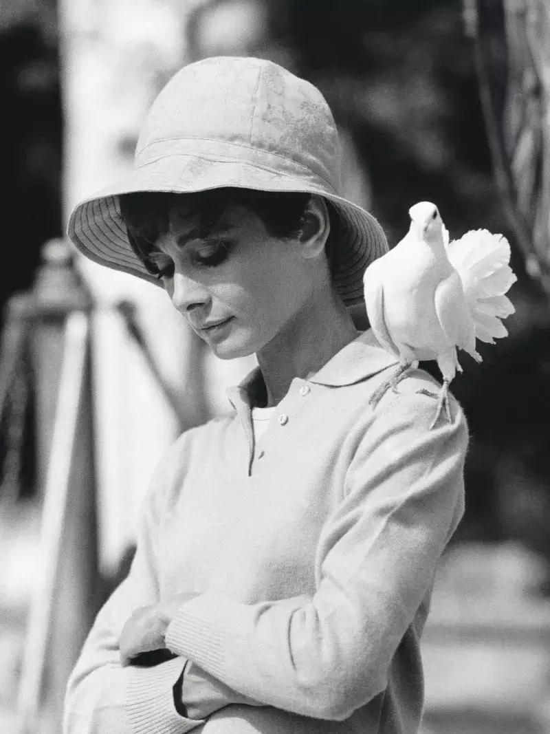 从全世界最会戴帽子的女人身上,学习一点「帽子戏法」