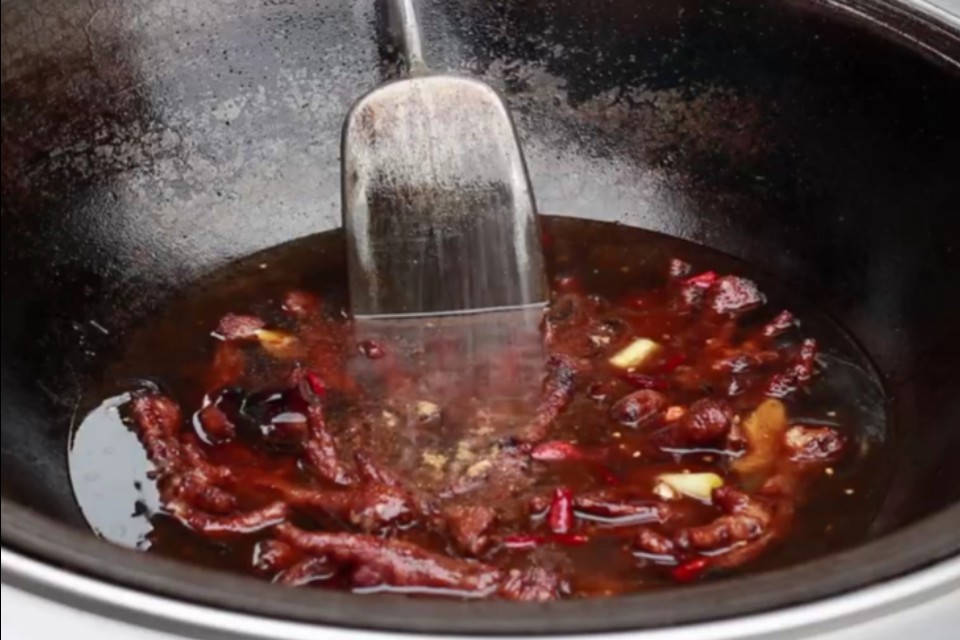 鸡脚怎么做好下酒,鸡脚怎么做才会软糯脱骨