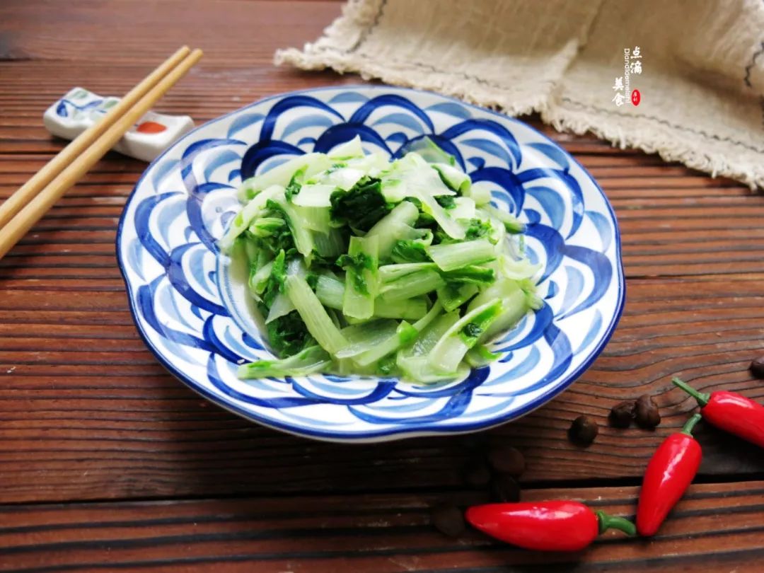 入秋口，别急着“贴秋膘”，天气干燥宜润燥，多吃这三个蔬菜好