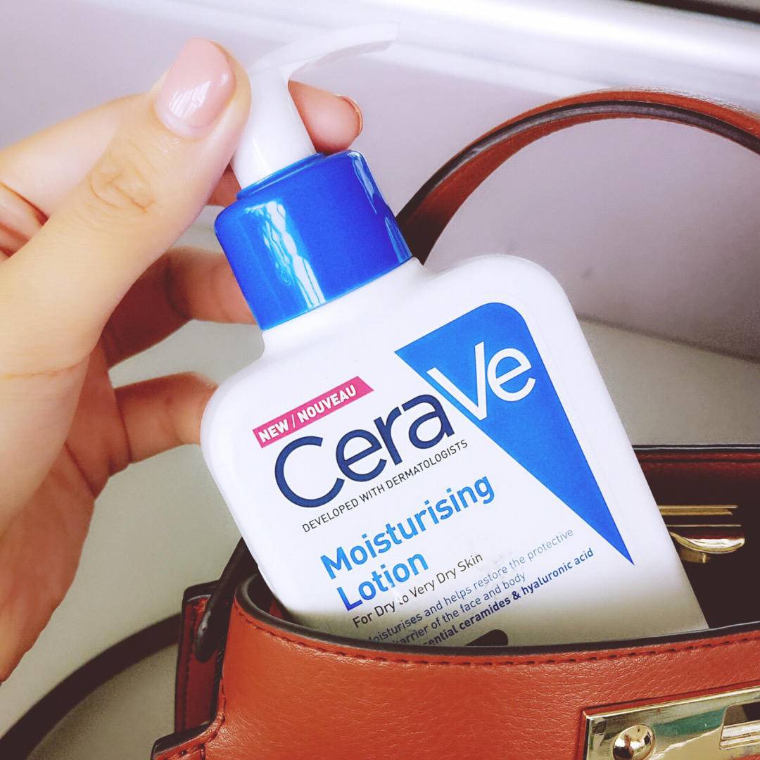 晒后皮肤疼如何快速修复,晒伤后出的晒痕如何处理