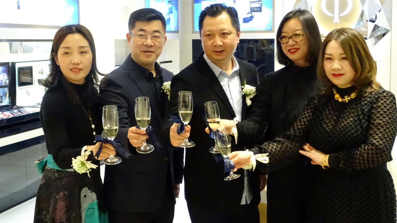 光耀觉醒与梦焕变,CPB肌肤之钥兰州国芳店璀璨开幕