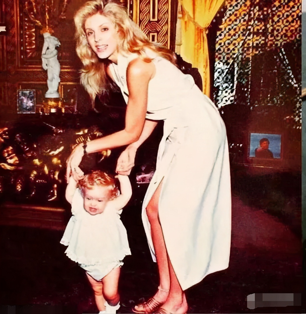 特朗普为三任美女老婆买大钻戒，可比竞选总统“认真”多了