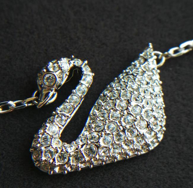 施华洛世奇粉晶天鹅手链真假辨别,施华洛世奇饰品怎么辨别真假