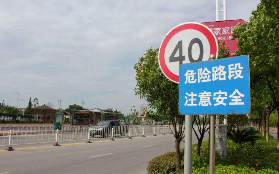 高速路上出现标线怎么处理,高速路故障警示牌应该放多远距离