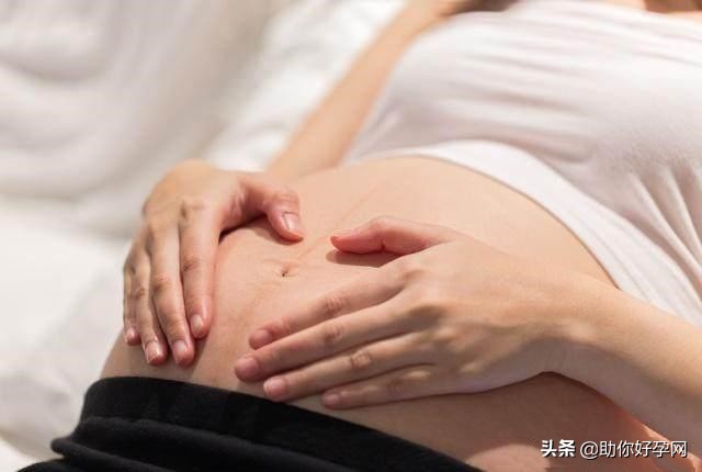 孕妇抽搐式胎动怎么回事,孕期胎动总是在胃上面是怎么回事