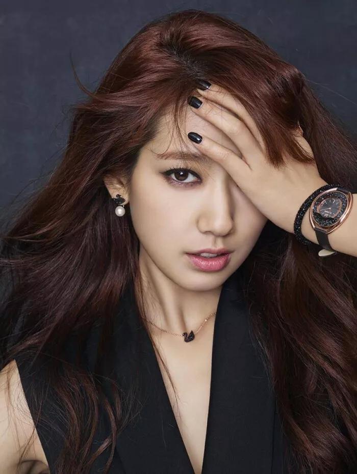 顶级模特的走秀翻车现场,女明星红毯走秀翻车事件