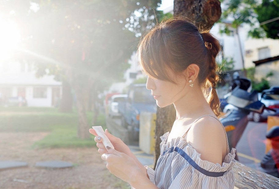 皮肤晒红了发痒怎样快速修复,皮肤一晒就红怎么修复缓解