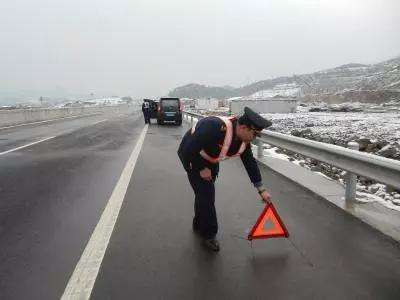 女生高速尿急怎么办,高速路上尿急怎么治
