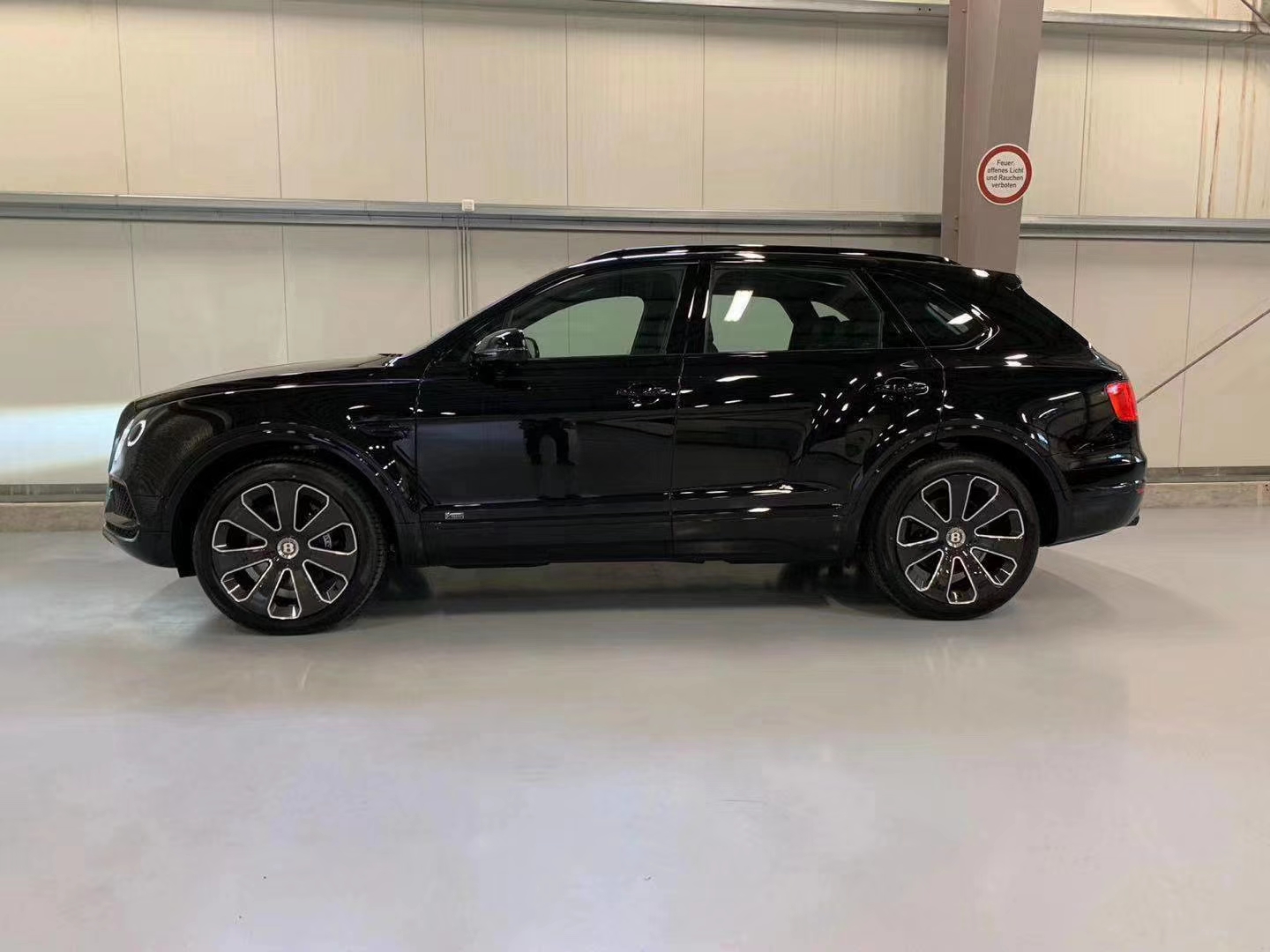 宾利2023全新款,宾利极致版2020