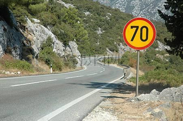 限速70跑120码怎么处理,高速限速有最低限速指示牌吗