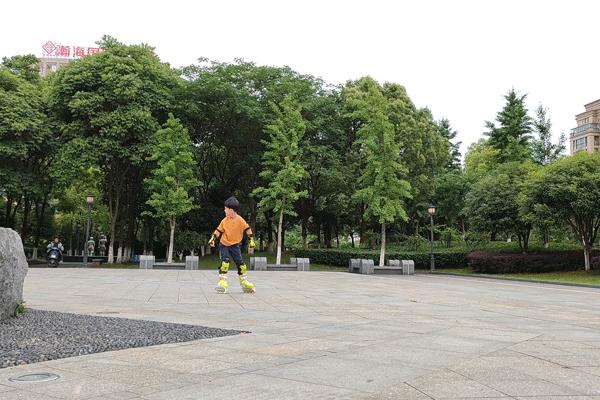 世界上滑得最快的风火轮轮滑鞋,给儿童用什么轮滑鞋