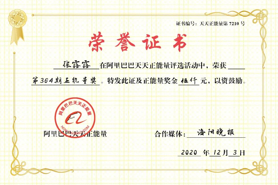 残疾女孩用嘴叼木棍写字,残疾女孩嘴叼木棍