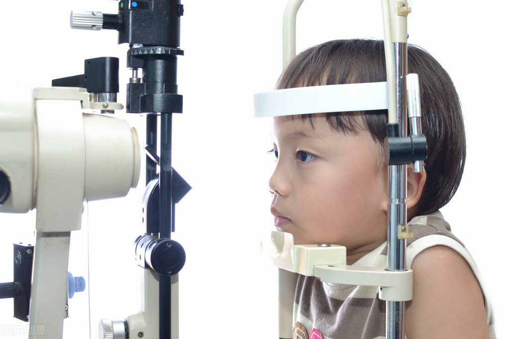 小孩右眼裸眼视力4.9正常吗,小朋友视力多少度