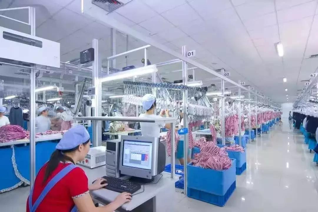 从服装厂女工到千亿民企掌门人,从打工仔到中国首富