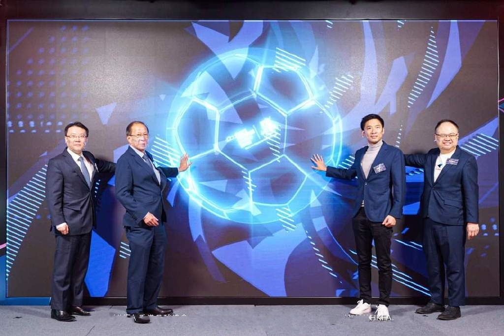 郭晶晶穿衣服十分简约,郭晶晶出席活动穿搭照片