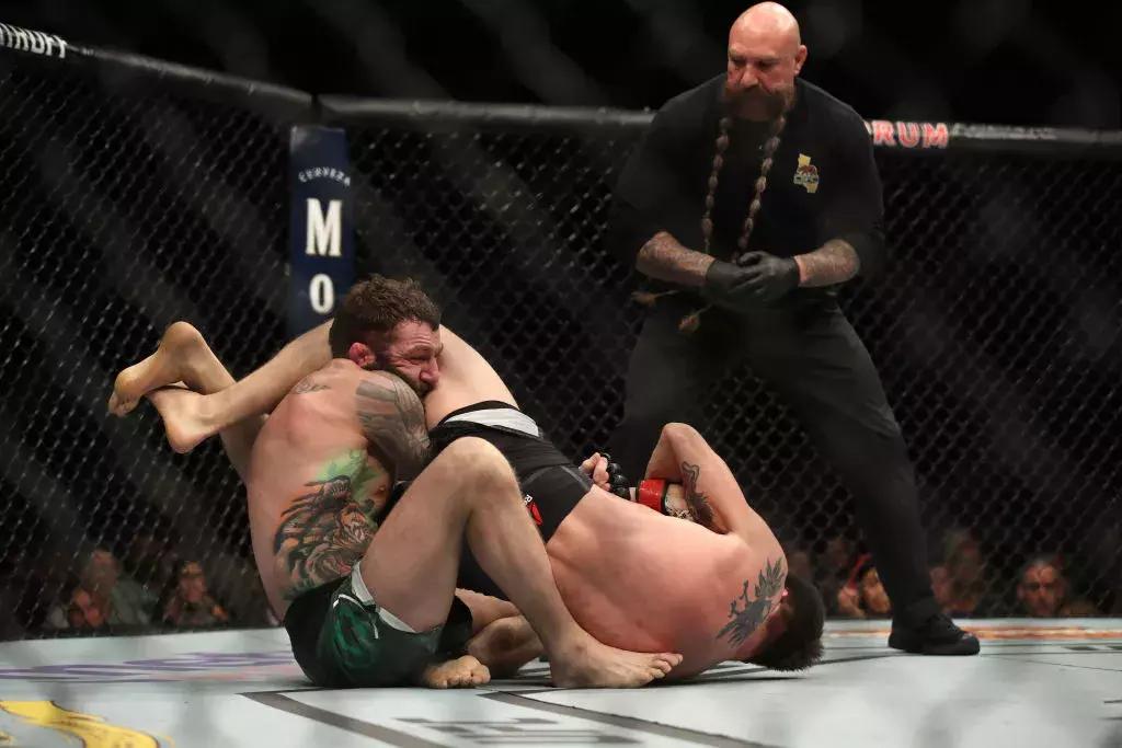 “骨头”琼斯三度称王，“母狮”加冕地表最强女战士