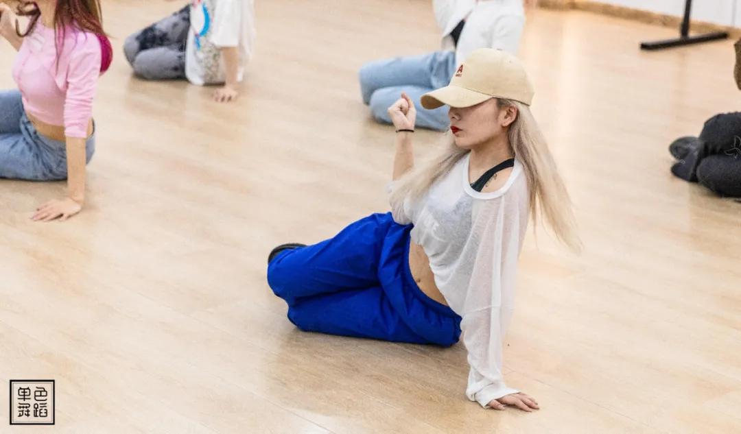 没有舞蹈基础怎么扒舞,遇见心动的舞蹈想学怎么办