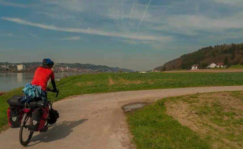 骑行动感单车大腿酸疼,骑行大腿筋疼怎么办