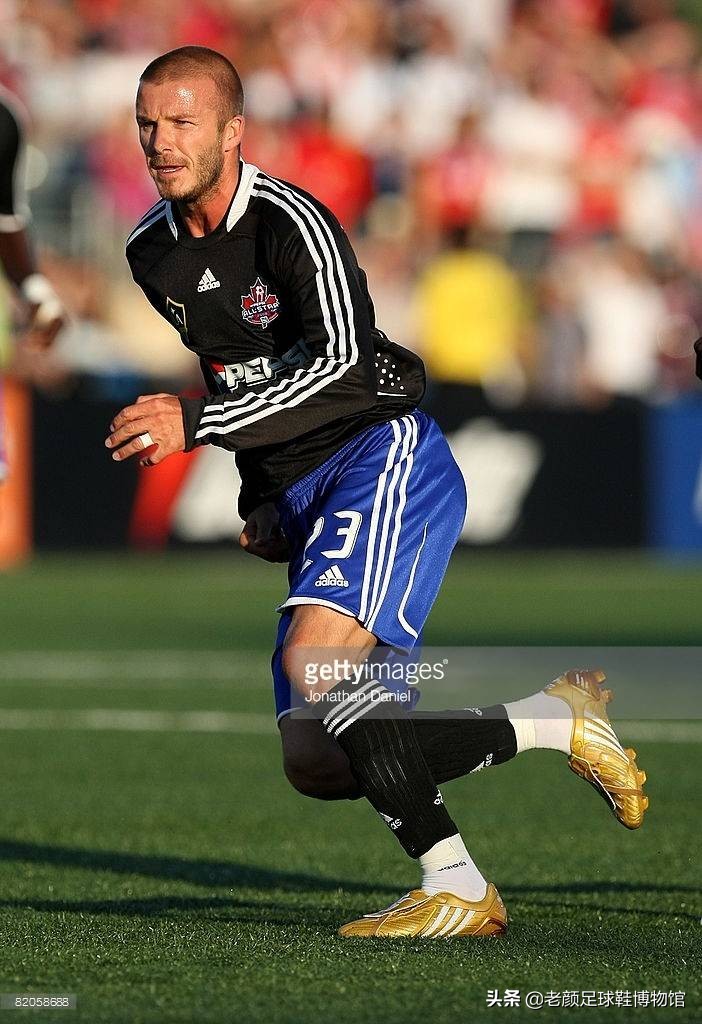 同是穿鞋挑剔的强迫症球星,10年前托尼克罗斯为小贝测试猎鹰鞋