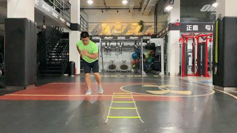 onefit练肩部的健身训练动作,onefit敏捷梯