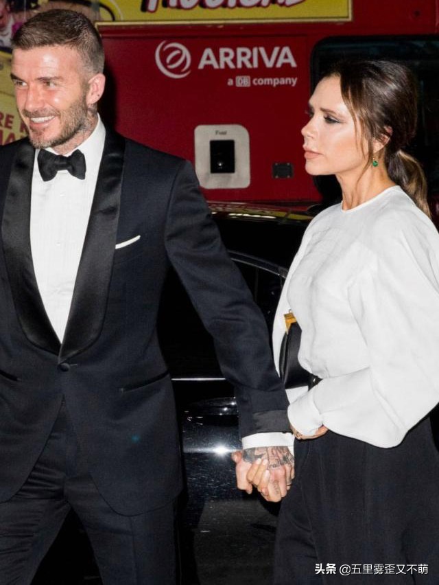 贝克汉姆一家五口现身贝嫂时装秀,大卫贝克汉姆年轻帅照