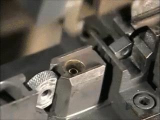 zippo打火机制造全过程,男生喜欢什么样的zippo打火机