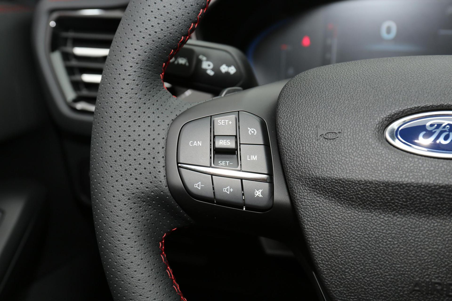 09福克斯1.8t两厢和三厢的区别,福克斯三厢买哪个版本性价比高