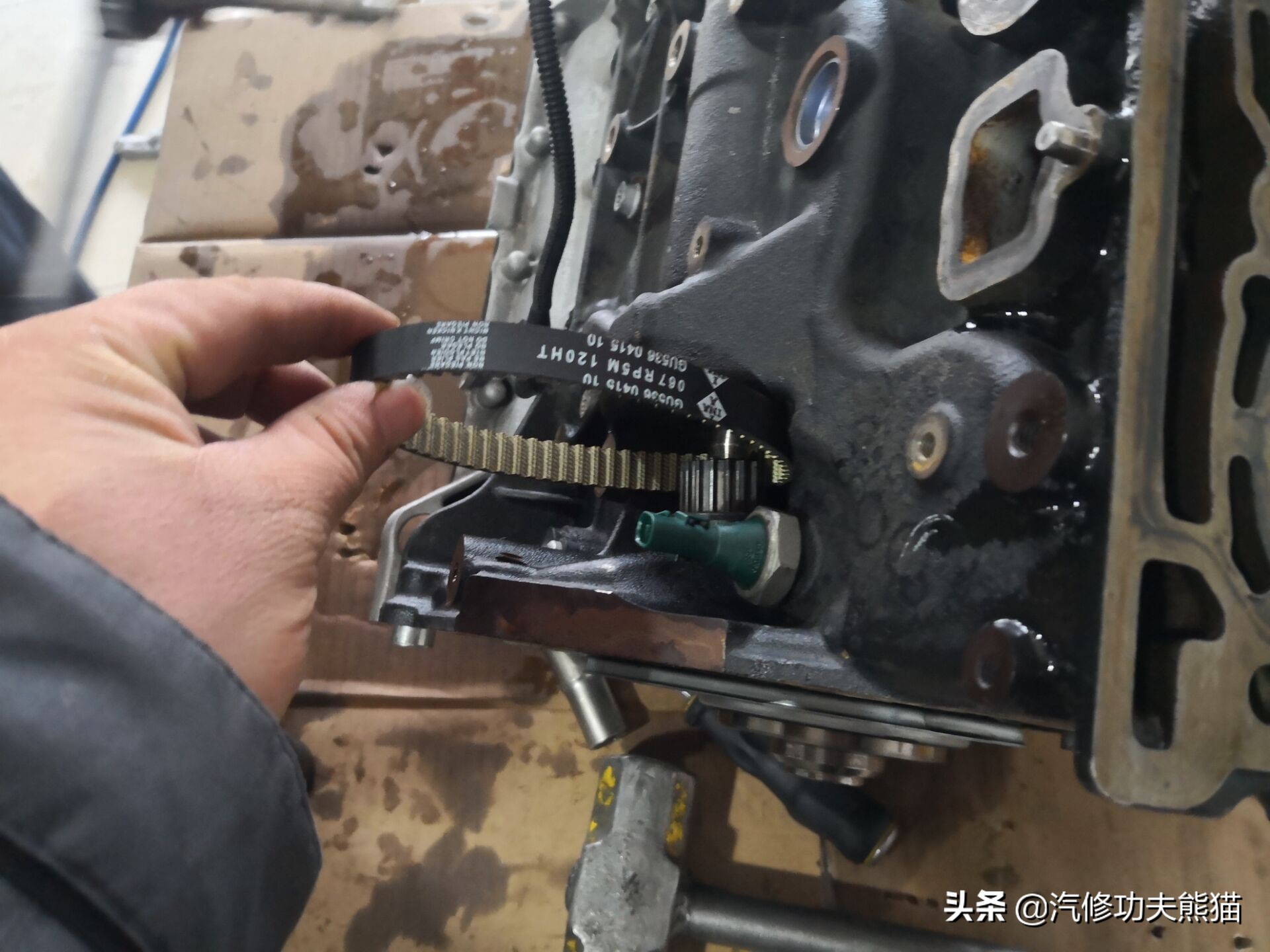 奥迪为何不能解决发动机烧机油,奥迪q5lea888三代发动机烧机油么