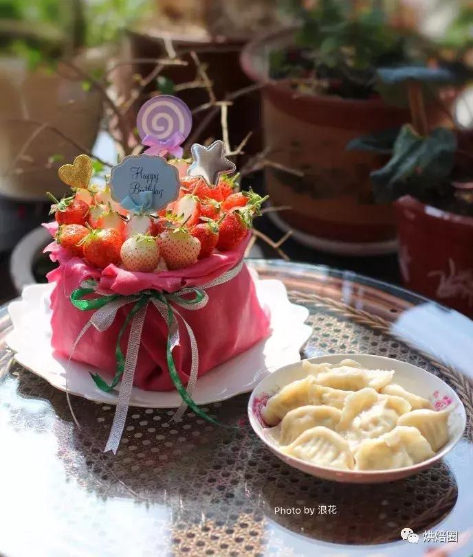 过年做的福袋卷蛋糕被亲戚夸惨了送给正月的寿星寓意好又漂亮~