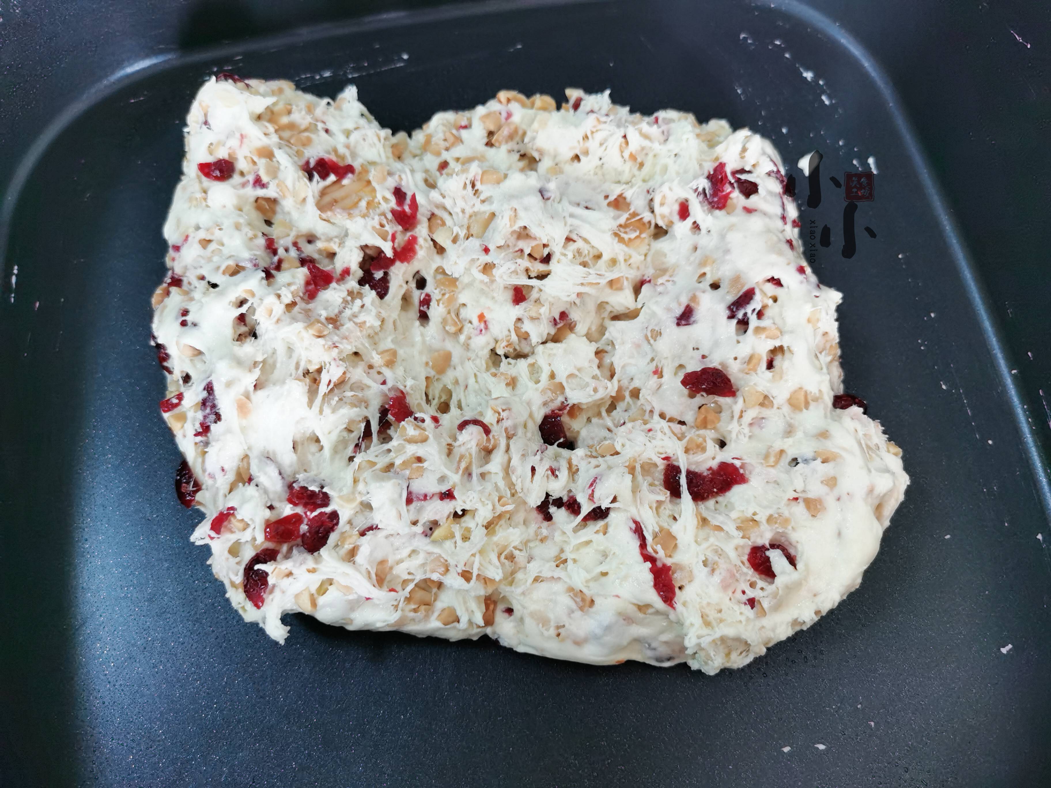 酥脆软糯的牛轧糖好吃到停不下来,绝对不粘锅的牛轧糖的做法步骤