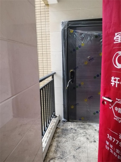 新房出现不少问题安远县九龙国际楼盘引业主不满