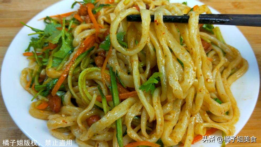 面条新做法教你一招,教你面条新吃法比煮着好吃10倍