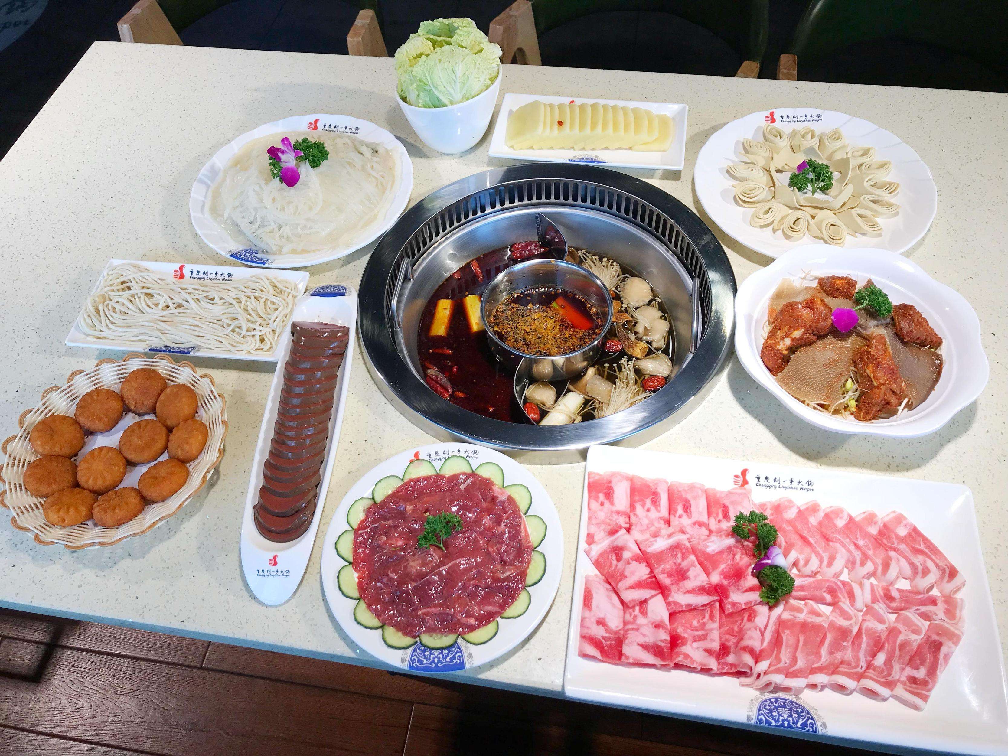 刘一手火锅对比朝天门火锅,川中渝夫火锅与刘一手火锅