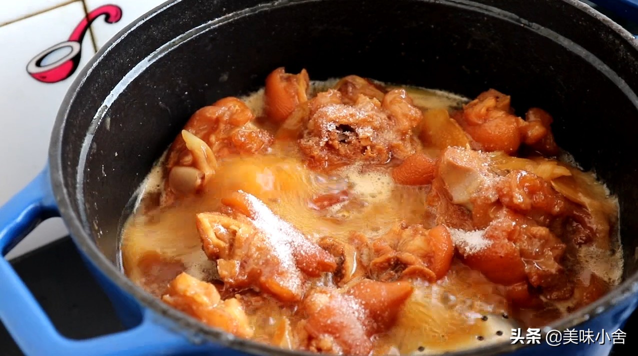 猪蹄这样做太好吃了，Q弹软烂入味，酱香十足，女人多吃对身体好