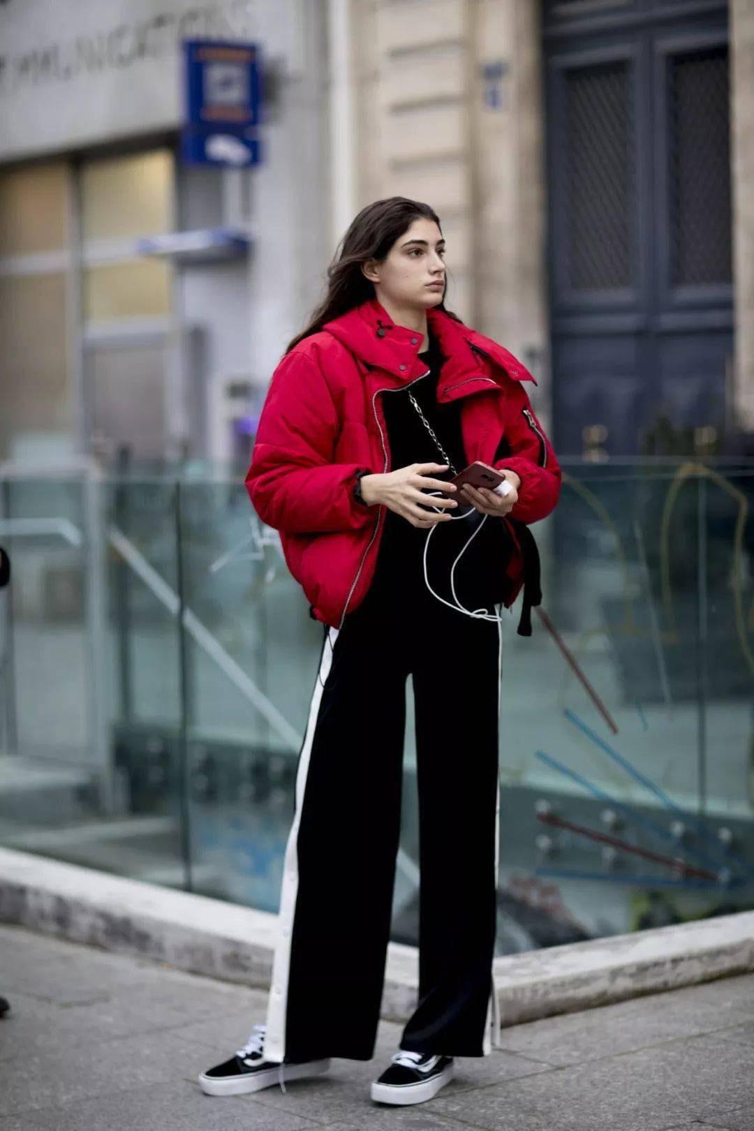 今年流行的条绒阔腿裤小个子穿搭,阔腿裤显瘦裤子保暖又好看