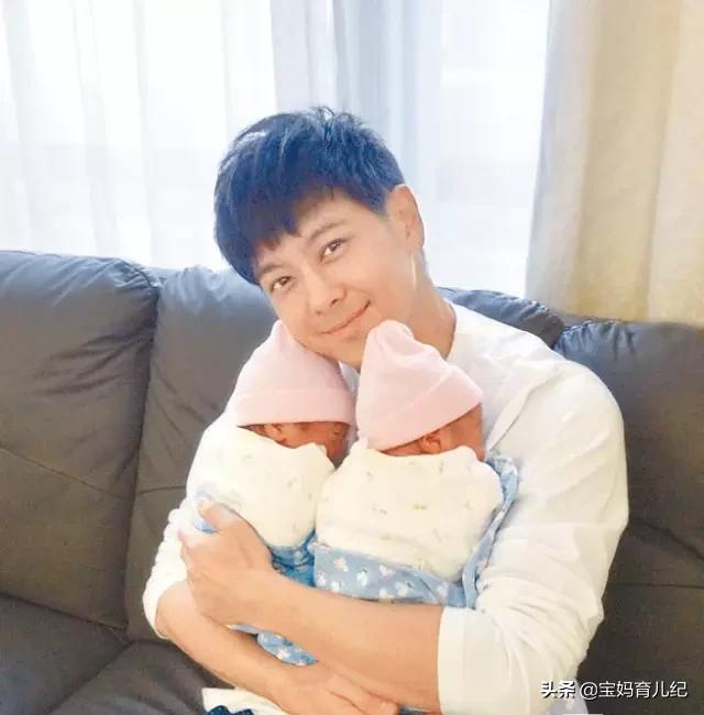 新生儿拍嗝技巧月嫂转三圈,给新生儿拍嗝力度