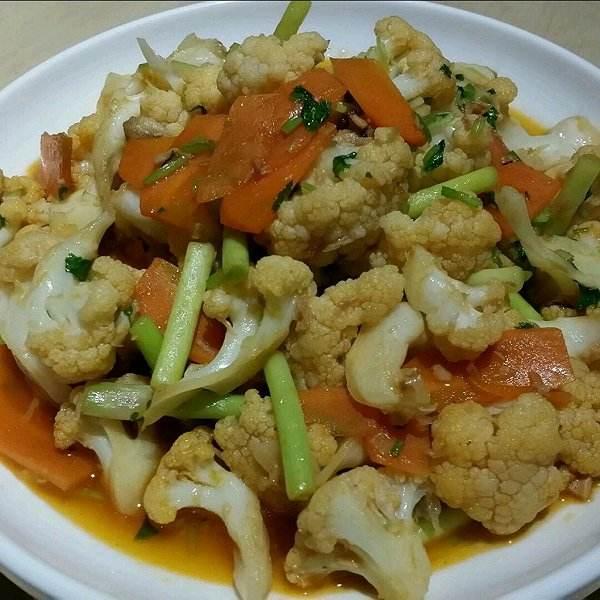 炒花菜不辣的家常做法,花菜不焯水直接炒会怎么样