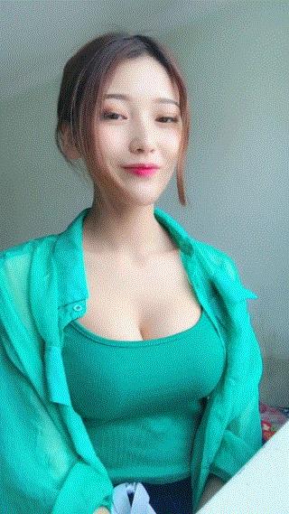 妹妹因为压力大哭了很久怎么安慰,妹妹受伤疼痛难忍姐姐心疼